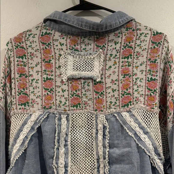 POL Denim and Cream Oversized Lightweight Floral Jean Jacket - Picture 9 of 11